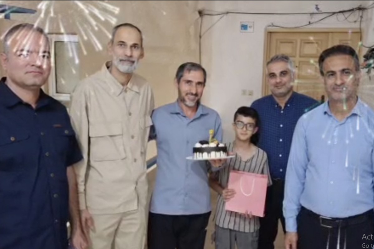 در شب میلاد فرزند یکی از یادگاران والامقام دفاع مقدس، شهید حسن بری، شاهد صحنه‌ای ماندگار از تکریم ایثار و پاسداشت ارزش‌های متعالی انقلاب اسلامی بودیم.